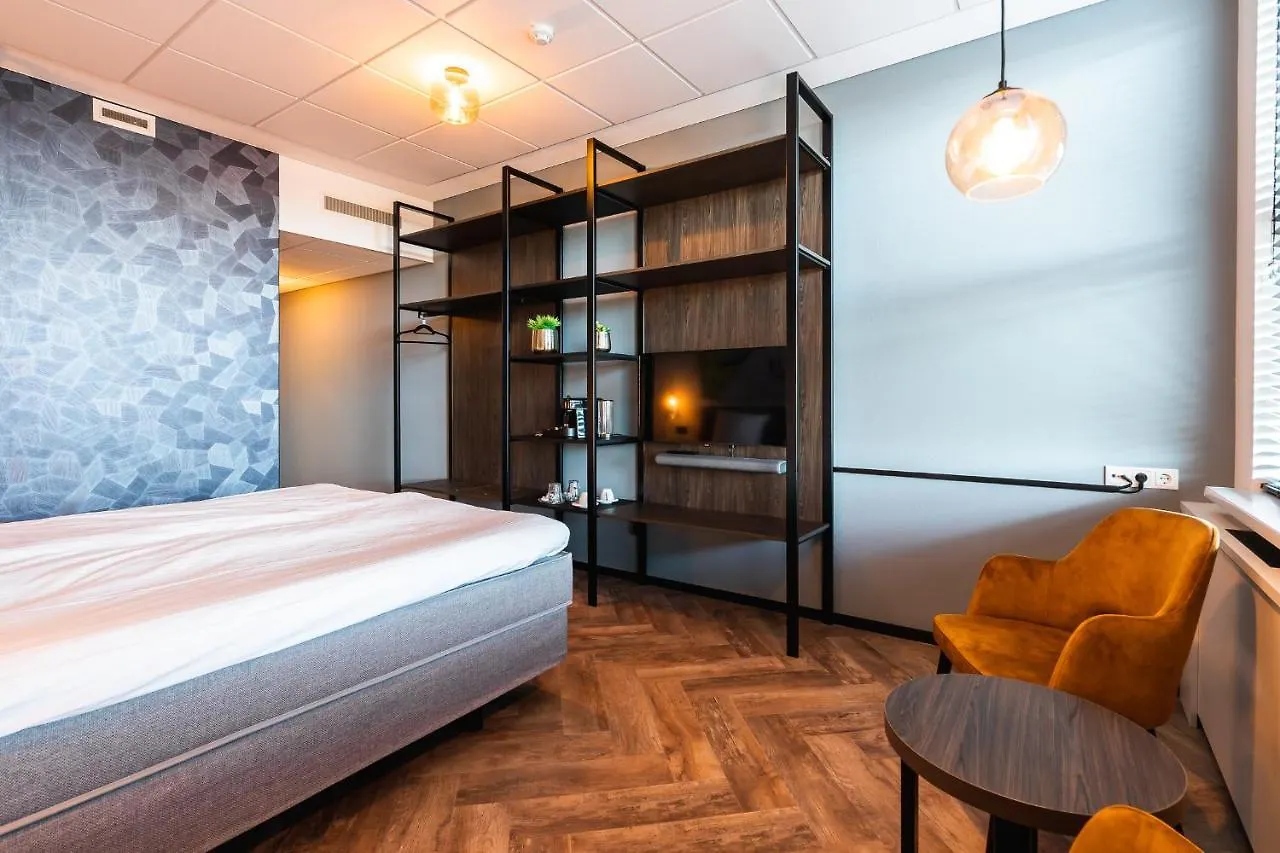 Onderwijshotel De Rooi Pannen Eindhoven 3*,