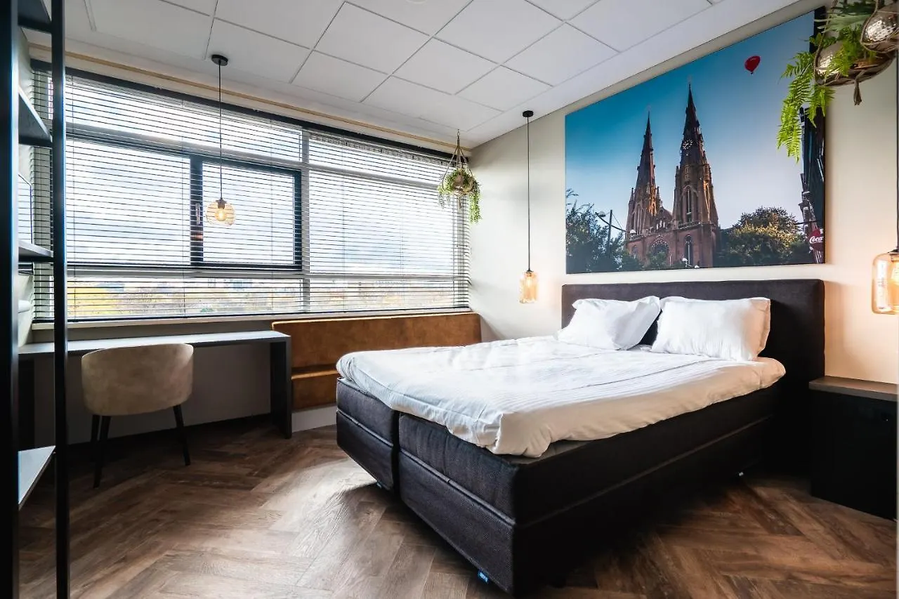Onderwijshotel De Rooi Pannen Eindhoven 3*,  Netherlands