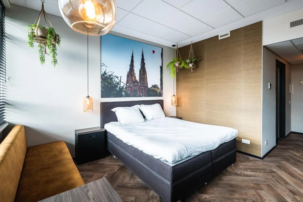 Onderwijshotel De Rooi Pannen Eindhoven 3*,  Holland